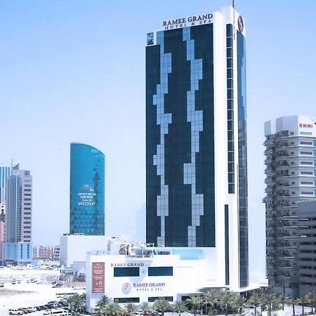 Ramee Grand Hotel And Spa Manáma Exteriér fotografie The hotel in 2011