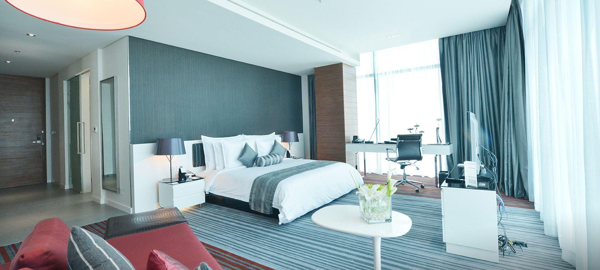 Ramee Grand Hotel And Spa Manáma Exteriér fotografie A bedroom in a hotel