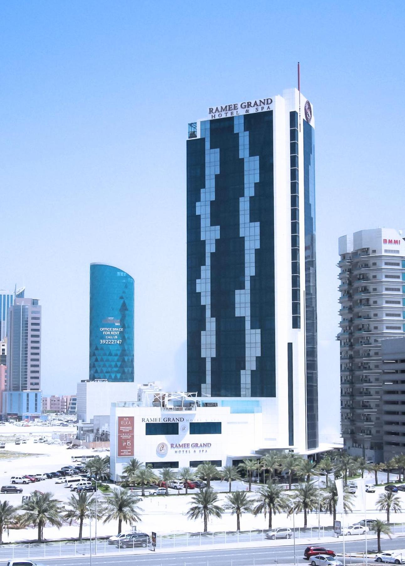 Ramee Grand Hotel And Spa Manáma Exteriér fotografie The hotel in 2011
