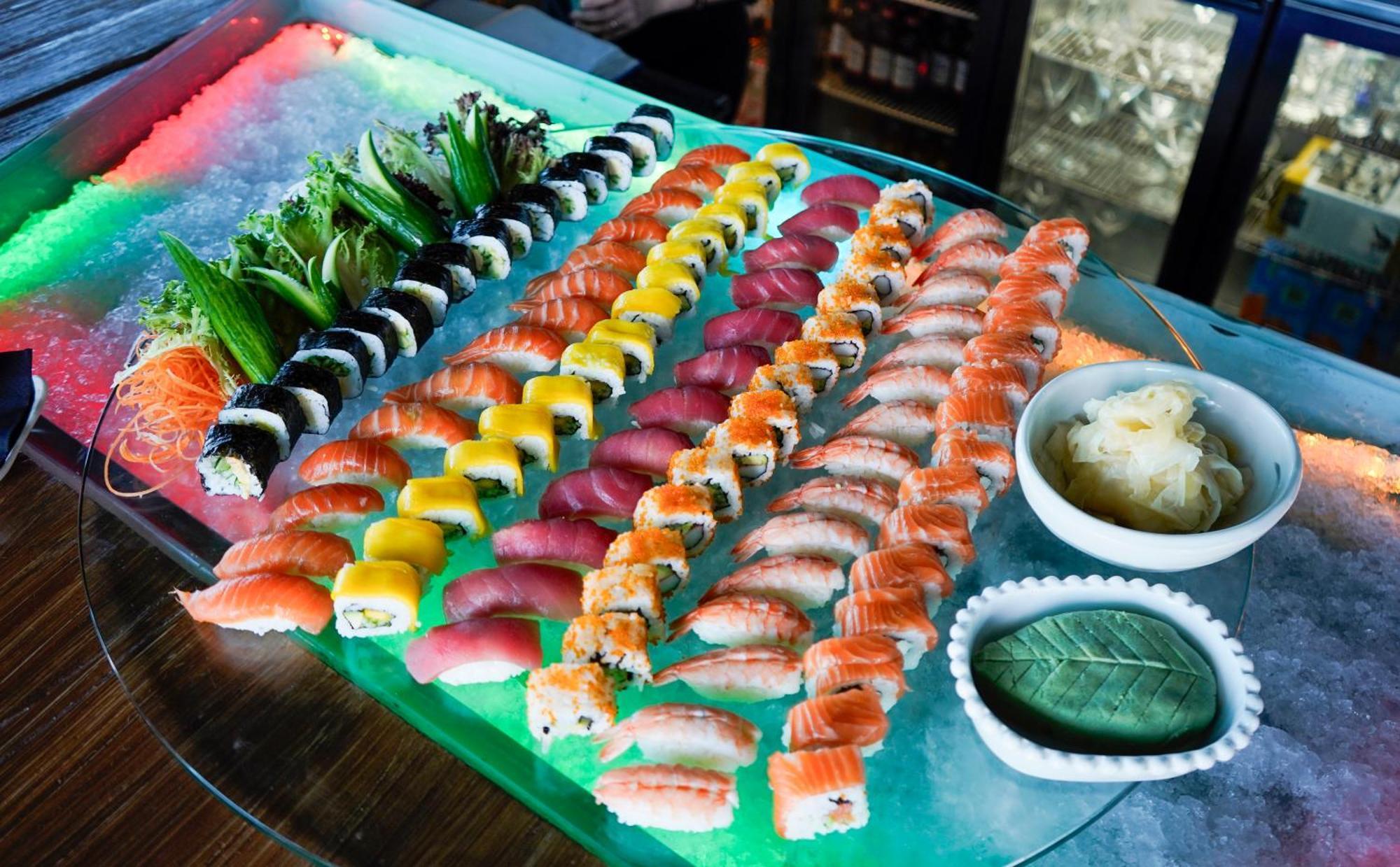 Ramee Grand Hotel And Spa Manáma Exteriér fotografie Sushi