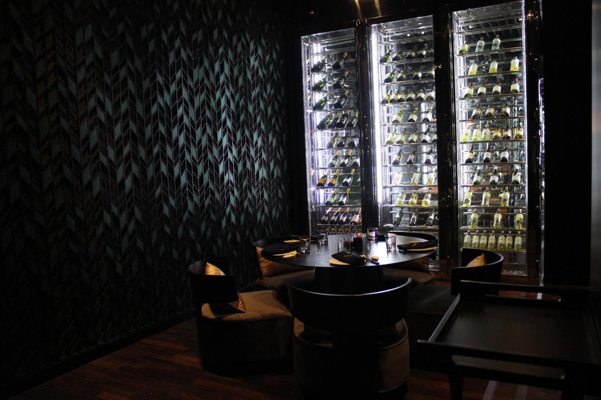 Ramee Grand Hotel And Spa Manáma Exteriér fotografie Wine room