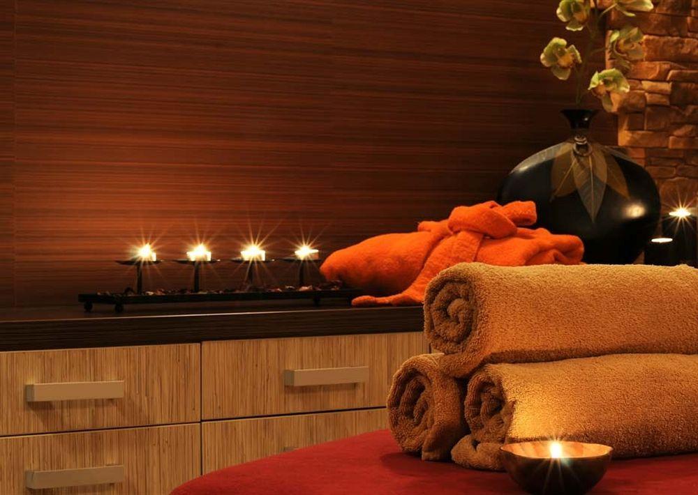 Ramee Grand Hotel And Spa Manáma Exteriér fotografie A spa