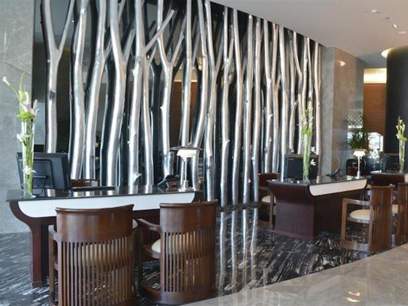 Ramee Grand Hotel And Spa Manáma Exteriér fotografie The lobby of the hotel