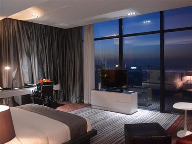 Ramee Grand Hotel And Spa Manáma Exteriér fotografie A suite at the hotel